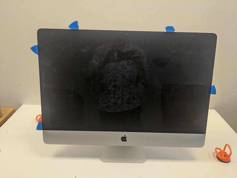 Demontering av iMac-skjerm før SSD-oppgradering